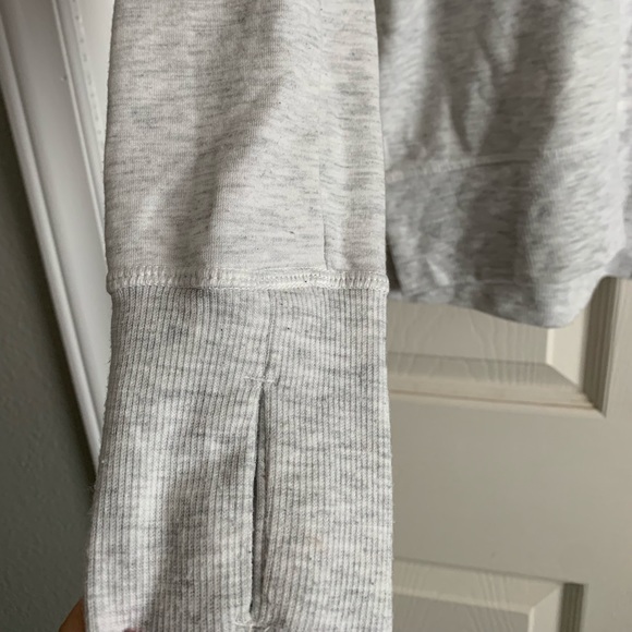 Yogalicious Split Hem Gray Pull over Top size Medium - Picture 9 of 15